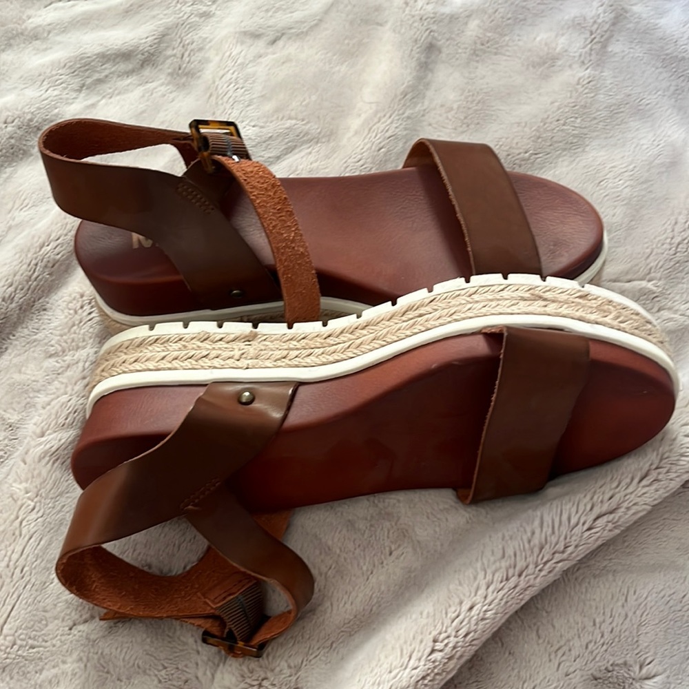 MIA platform sandals!